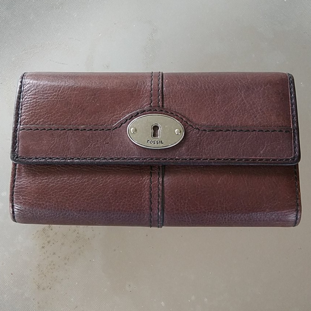 Fossil Clutch